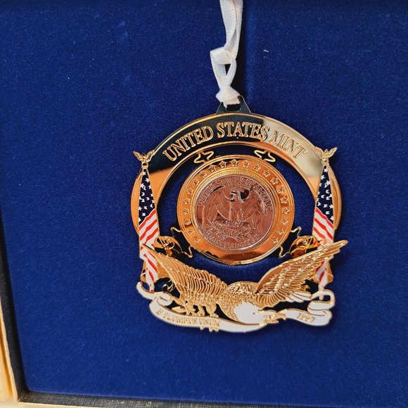 United States Mint 1997 Holiday Ornament Eagle and Flag The Washington Quarter - Picture 3 of 6